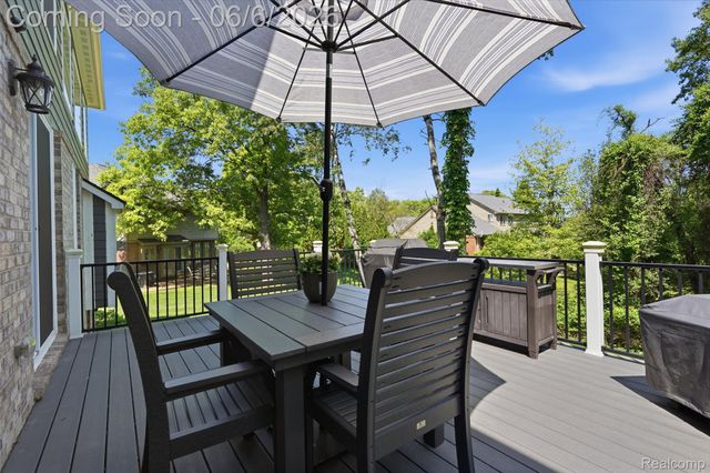 7375 N Mistwood Drive, White Lake Charter Township, MI 48383