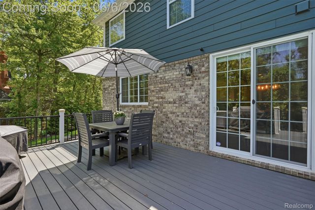 7375 N Mistwood Drive, White Lake Charter Township, MI 48383