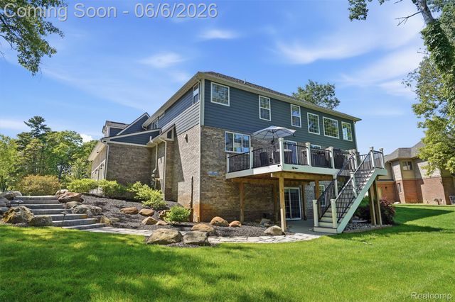 7375 N Mistwood Drive, White Lake Charter Township, MI 48383