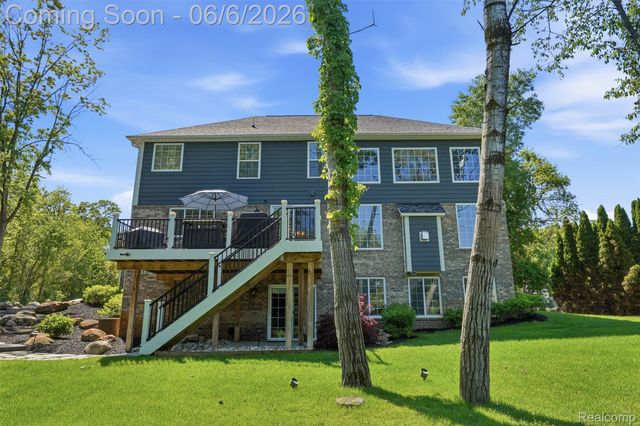 7375 N Mistwood Drive, White Lake Charter Township, MI 48383