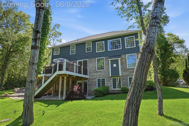 7375 N Mistwood Drive, White Lake Charter Township, MI 48383