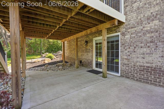 7375 N Mistwood Drive, White Lake Charter Township, MI 48383