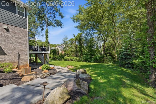7375 N Mistwood Drive, White Lake Charter Township, MI 48383