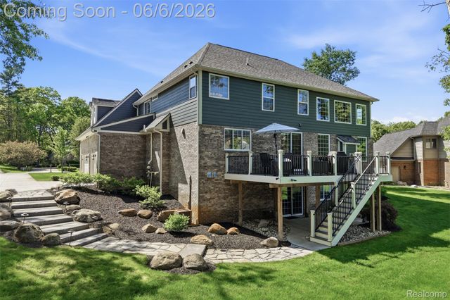 7375 N Mistwood Drive, White Lake Charter Township, MI 48383