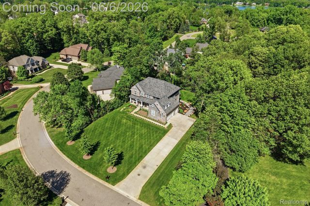7375 N Mistwood Drive, White Lake Charter Township, MI 48383