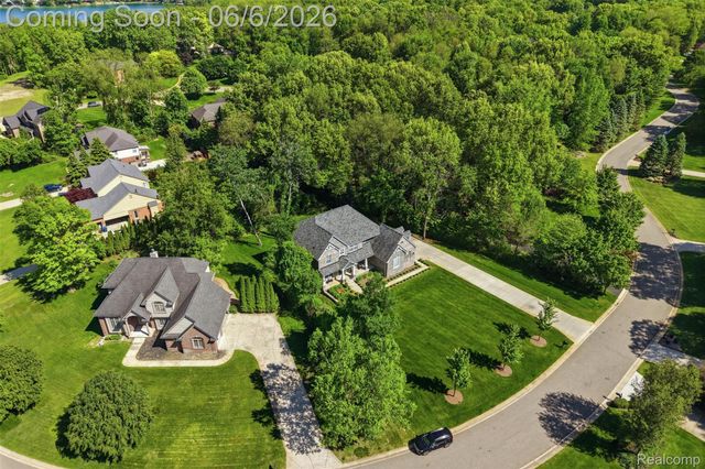 7375 N Mistwood Drive, White Lake Charter Township, MI 48383