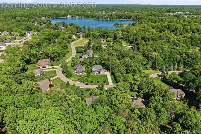 7375 N Mistwood Drive, White Lake Charter Township, MI 48383