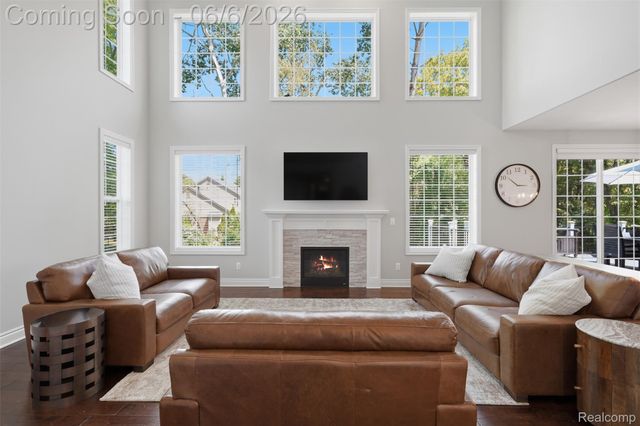 7375 N Mistwood Drive, White Lake Charter Township, MI 48383