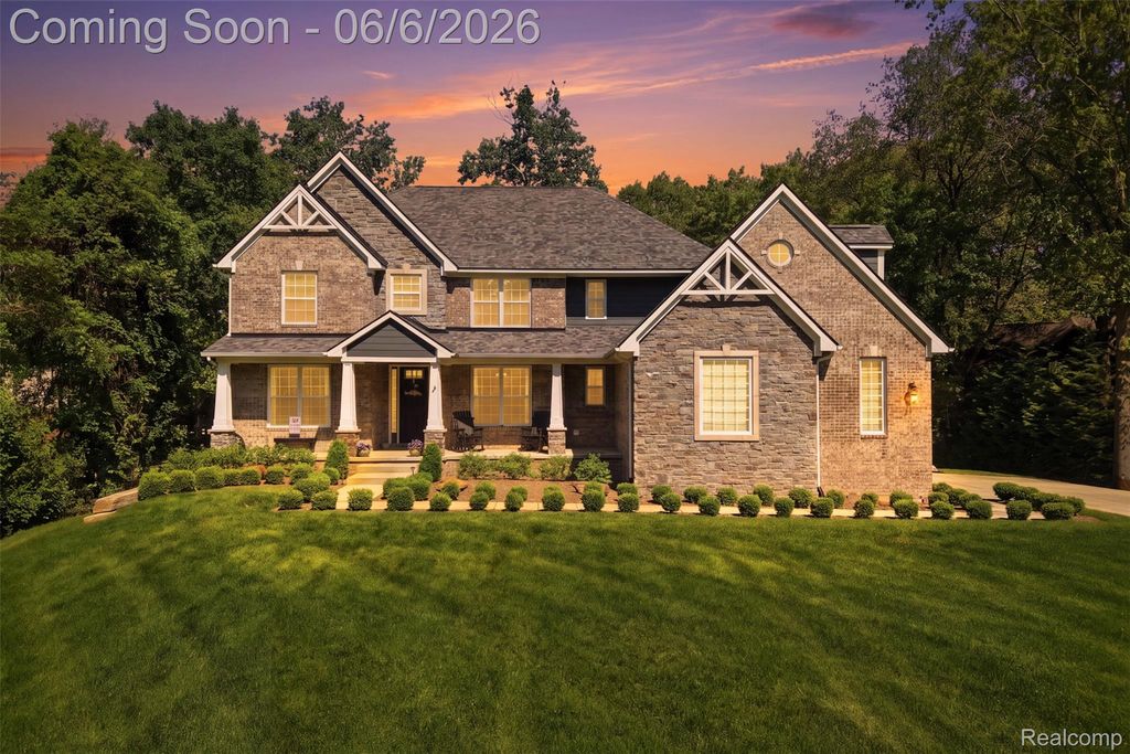 7375 N Mistwood Drive, White Lake Charter Township, MI 48383