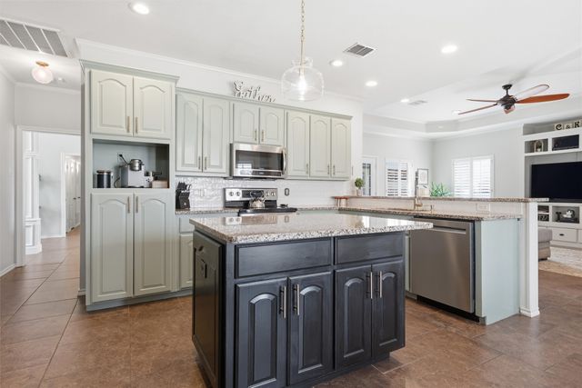 613 Remington Park Drive, Robinson, TX 76706