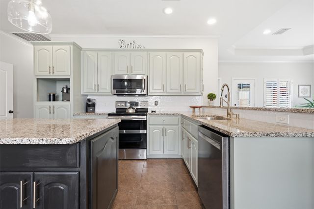 613 Remington Park Drive, Robinson, TX 76706