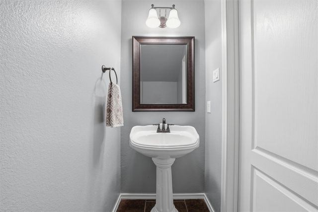 613 Remington Park Drive, Robinson, TX 76706