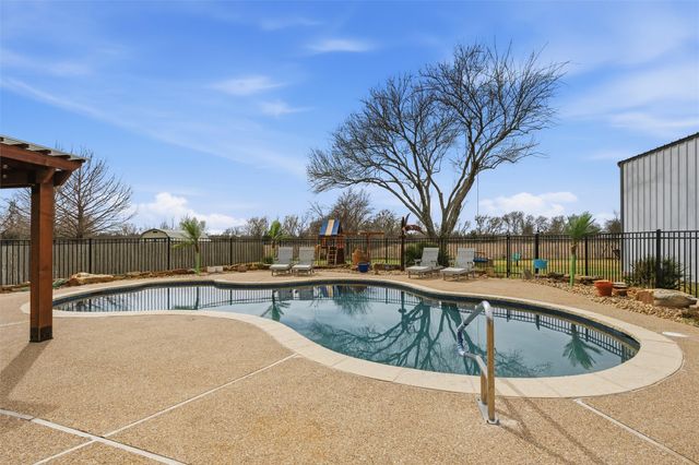 613 Remington Park Drive, Robinson, TX 76706