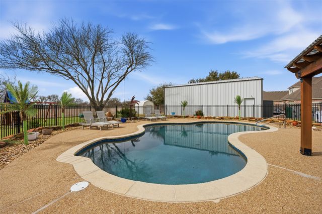 613 Remington Park Drive, Robinson, TX 76706