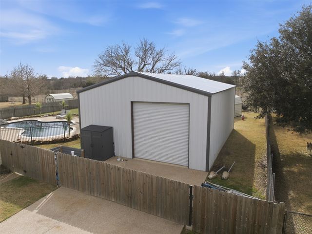 613 Remington Park Drive, Robinson, TX 76706