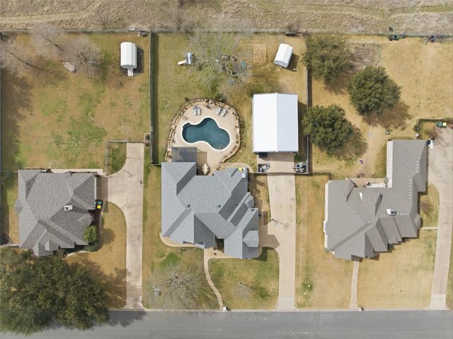 613 Remington Park Drive, Robinson, TX 76706