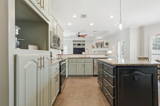 613 Remington Park Drive, Robinson, TX 76706