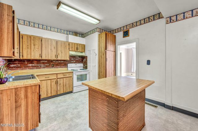 1012 N Nevada Street, Carson City, NV 89703
