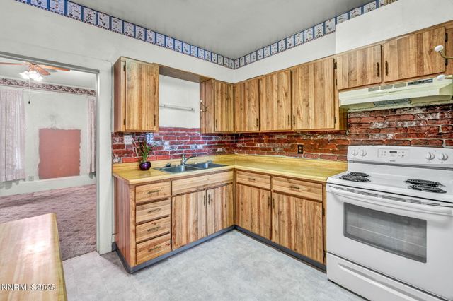 1012 N Nevada Street, Carson City, NV 89703