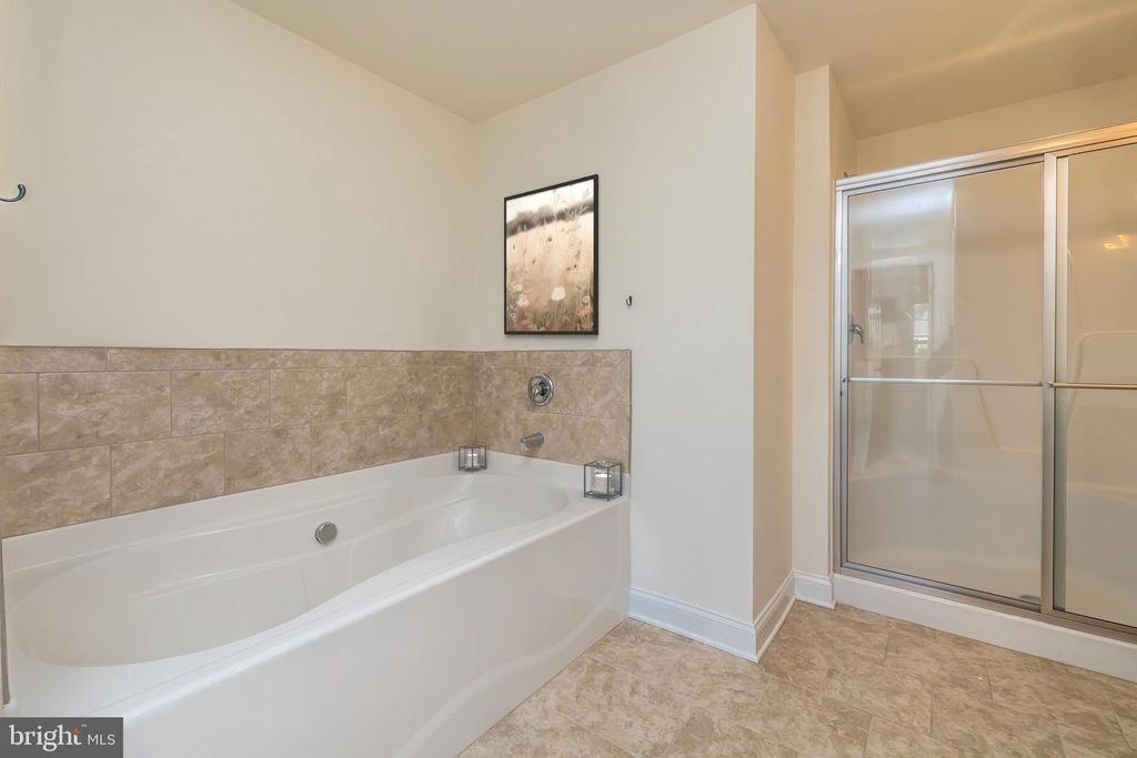 301 KEMPER DR #25, Honey Brook, PA 19344