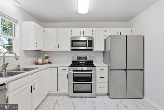 8 BROWN CIR, Fredericksburg, VA 22405