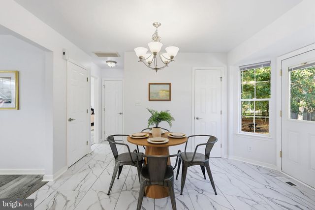 8 BROWN CIR, Fredericksburg, VA 22405