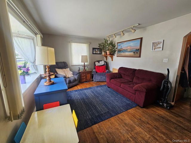 2207 Maple Street, Wantagh, NY 11793