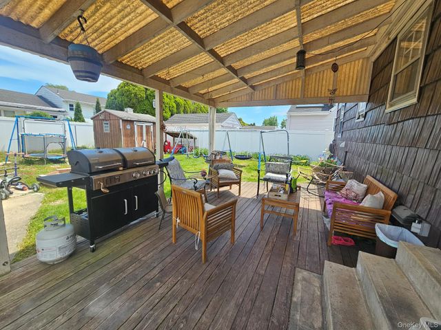 2207 Maple Street, Wantagh, NY 11793
