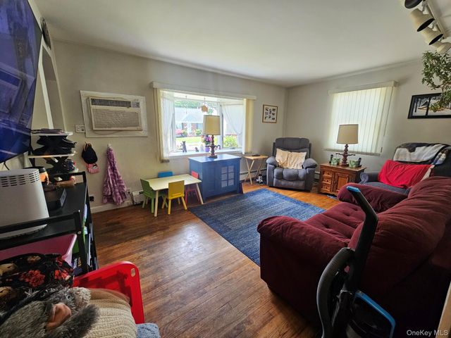 2207 Maple Street, Wantagh, NY 11793