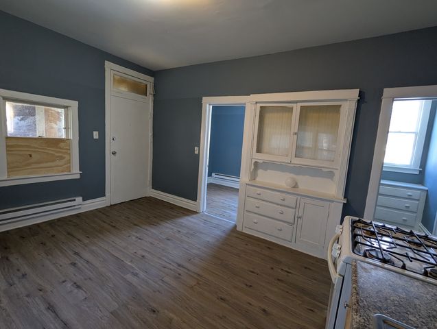 8444 S Escanaba Avenue, Chicago, IL 60617