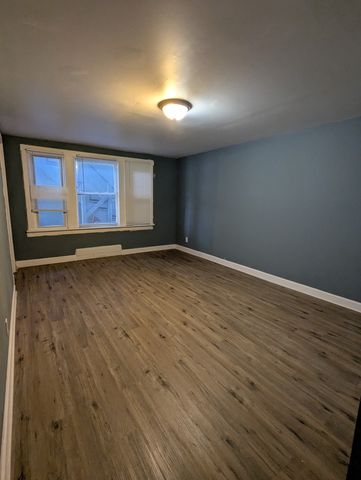 8444 S Escanaba Avenue, Chicago, IL 60617