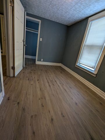 8444 S Escanaba Avenue, Chicago, IL 60617