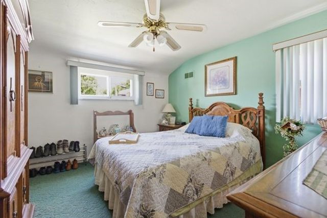 417 Blossom Dr, Baldwin Boro, PA 15236