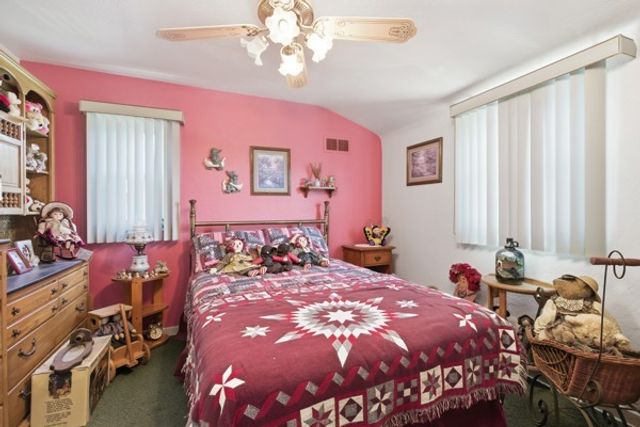 417 Blossom Dr, Baldwin Boro, PA 15236