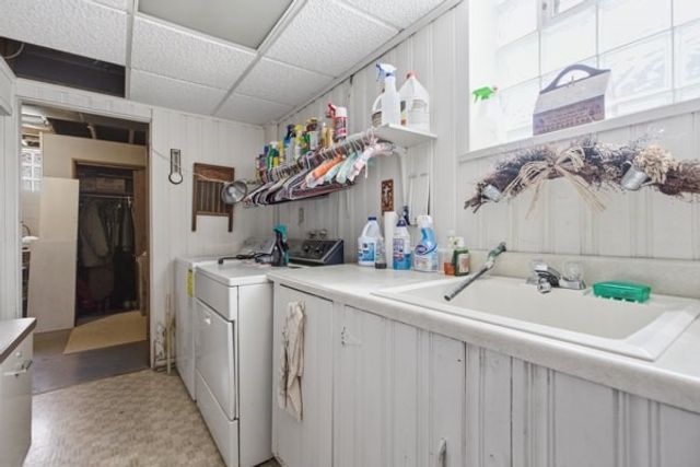 417 Blossom Dr, Baldwin Boro, PA 15236