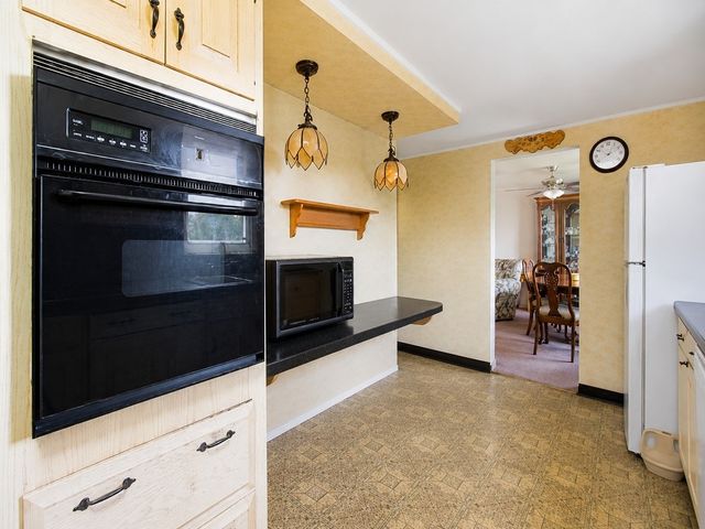 417 Blossom Dr, Baldwin Boro, PA 15236