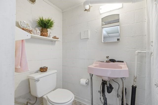 417 Blossom Dr, Baldwin Boro, PA 15236