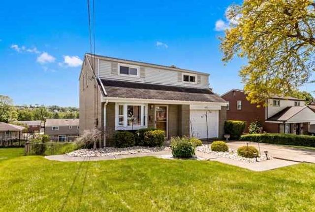417 Blossom Dr, Baldwin Boro, PA 15236