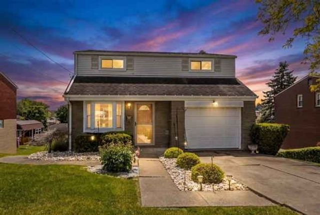 417 Blossom Dr, Baldwin Boro, PA 15236