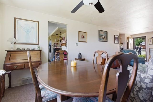 417 Blossom Dr, Baldwin Boro, PA 15236
