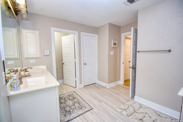 26013 Los Mirasoles, Boerne, TX 78015