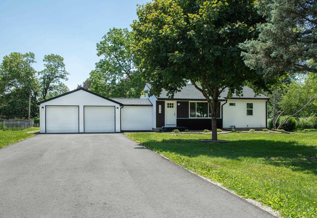 2013 Maplewood Drive, Cedar Falls, IA 50613