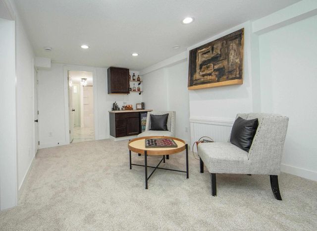 2013 Maplewood Drive, Cedar Falls, IA 50613