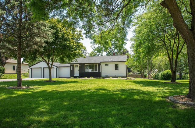 2013 Maplewood Drive, Cedar Falls, IA 50613