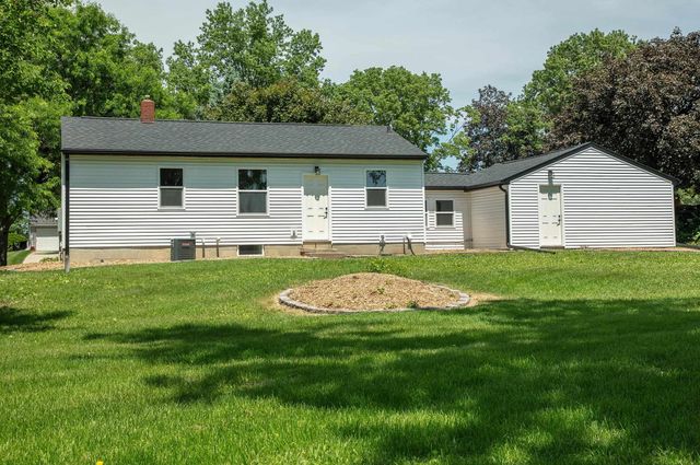 2013 Maplewood Drive, Cedar Falls, IA 50613