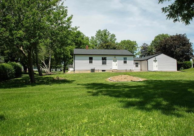 2013 Maplewood Drive, Cedar Falls, IA 50613