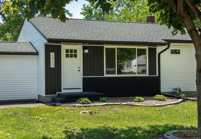 2013 Maplewood Drive, Cedar Falls, IA 50613