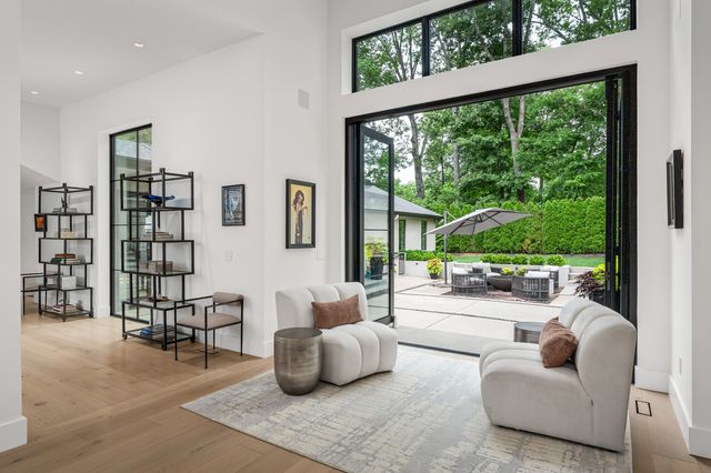 3710 Trimble Rd, Nashville, TN 37215