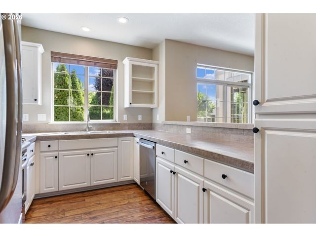 16845 Nw Vetter Drive, Portland, OR 97229