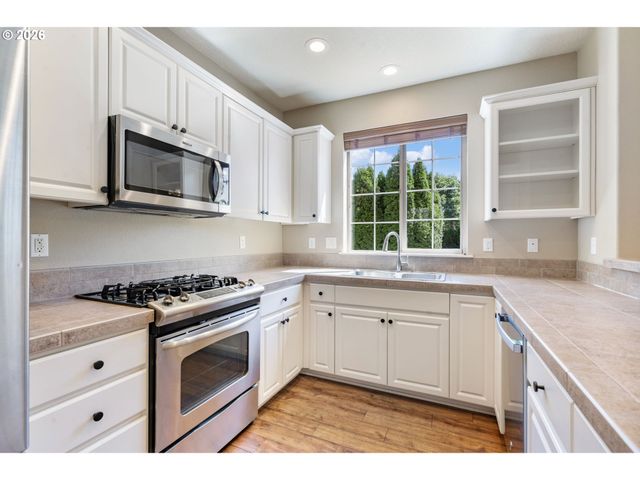 16845 Nw Vetter Drive, Portland, OR 97229